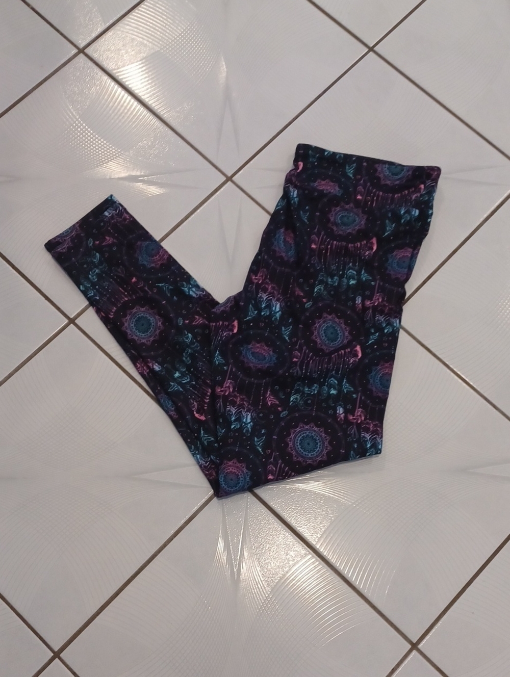 4/$80 New Dream Catcher Yoga Leggings - Size TC2 (US20-22)